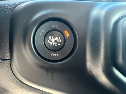 Used 2022 Jeep Gladiator Sport AWD/4WD image 13