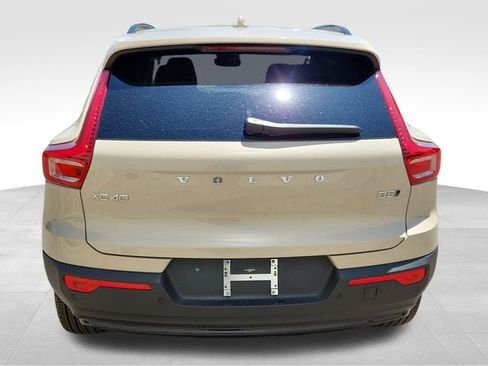 Certified 2025 Volvo XC40 B5 Ultra w/ Climate Package AWD/4WD image 4