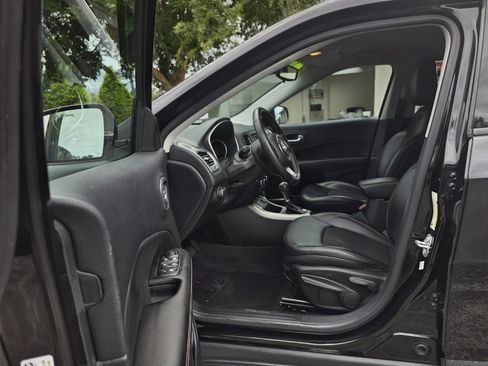 Used 2018 Jeep Compass Latitude image 12