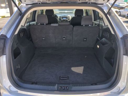 Used 2019 Ford Edge SE FWD image 25