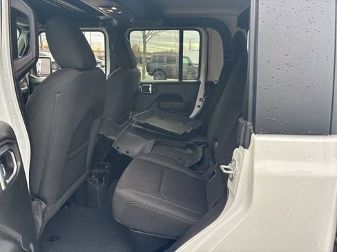 Used 2022 Jeep Gladiator Sport image 16