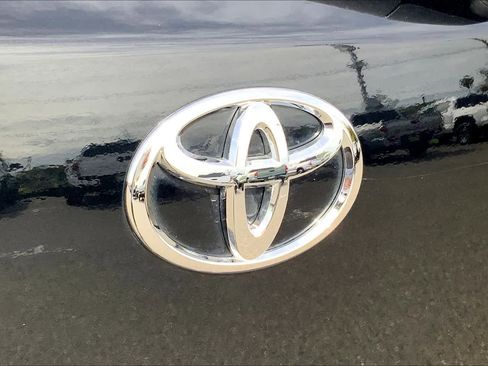 Certified 2020 Toyota Yaris LE image 9