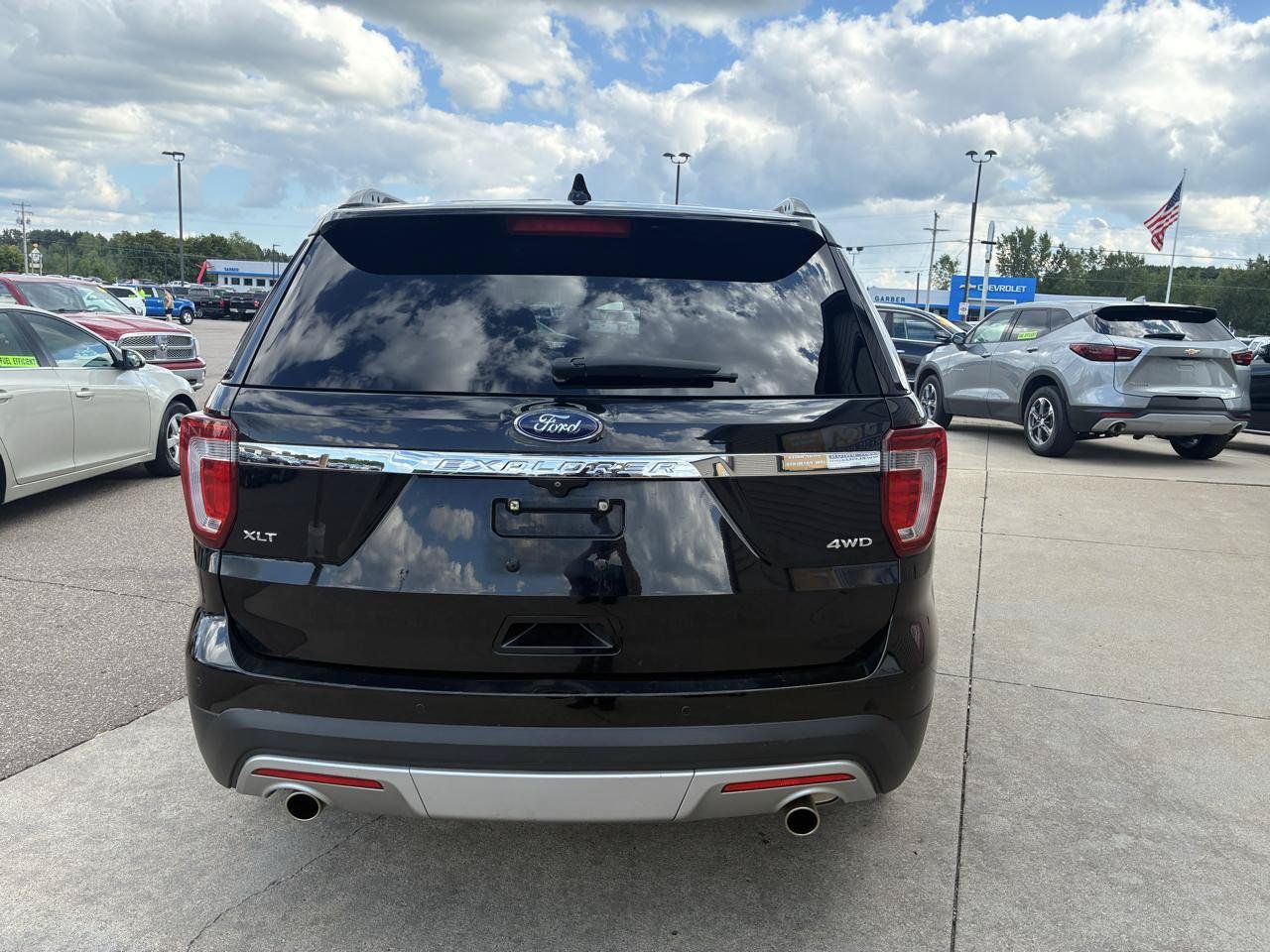 Used 2017 Ford Explorer XLT AWD/4WD image 6