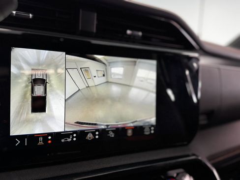 Used 2025 GMC Sierra 2500 AT4 image 29