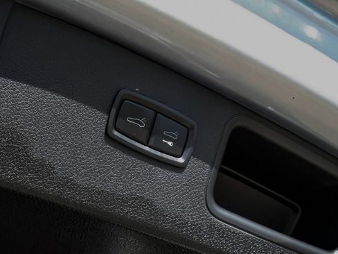 Used 2024 Porsche Macan AWD/4WD image 61