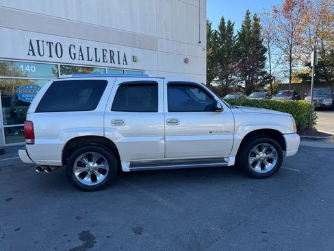 Used 2006 Cadillac Escalade AWD image 3