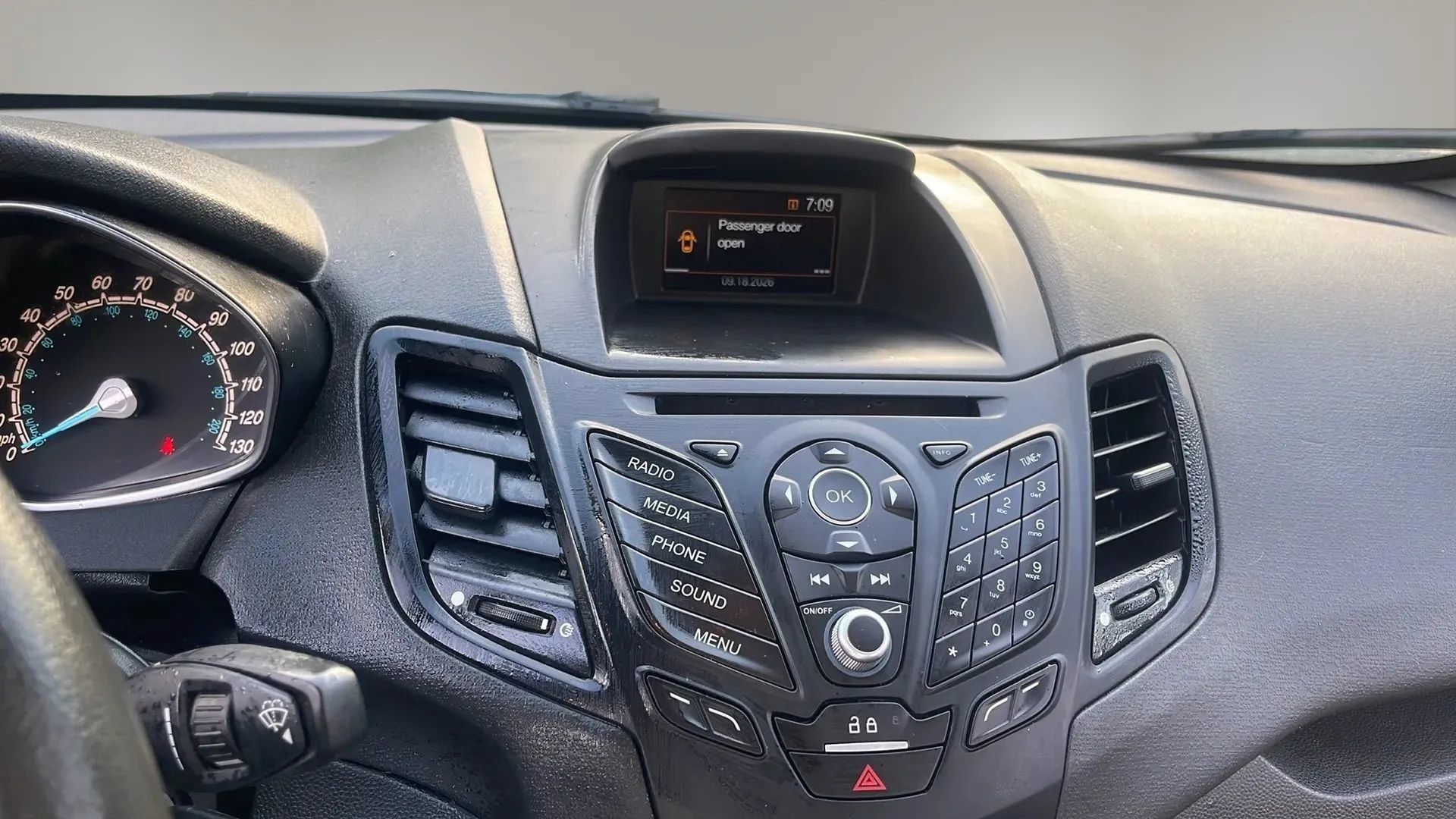 Used 2018 Ford Fiesta SE FWD image 33