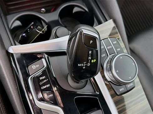 Used 2018 BMW 530i xDrive image 18