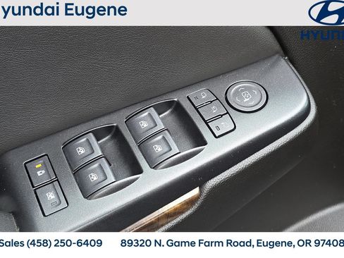 Used 2019 Chevrolet Tahoe LT w/ Luxury Package AWD/4WD image 20
