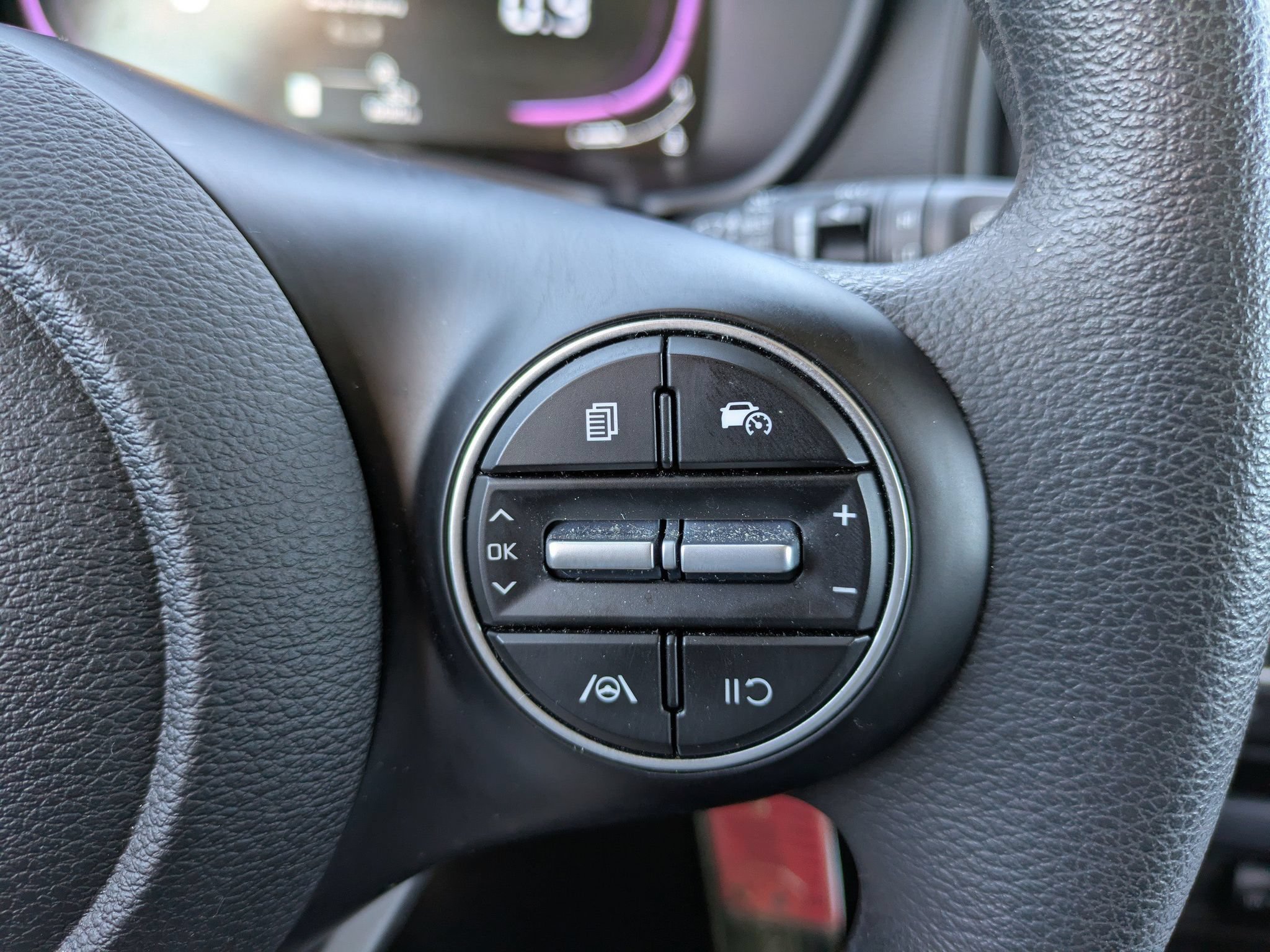 Used 2025 Kia Soul LX w/ LX Technology Package FWD image 25