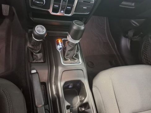 Used 2023 Jeep Gladiator Sport AWD/4WD image 15
