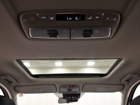 Certified 2024 Kia Telluride S w/ S Sunroof Package AWD/4WD image 16