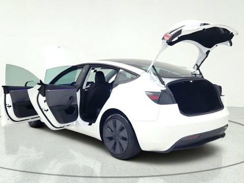 Used 2025 Tesla Model 3 Long Range RWD image 16