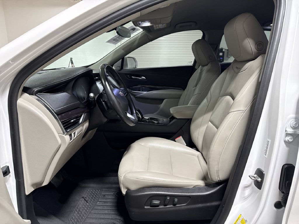 Used 2019 Cadillac XT4 Luxury w/ Cold Weather Package AWD/4WD image 19