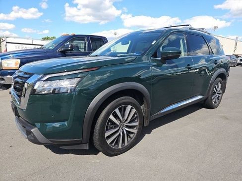Used 2022 Nissan Pathfinder Platinum w/ Cargo Package AWD/4WD image 1