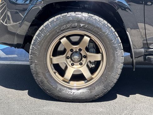 Used 2017 Toyota 4Runner SR5 w/ Convenience Package AWD/4WD image 25