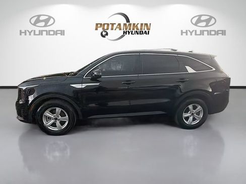 Used 2024 Kia Sorento LX FWD image 8