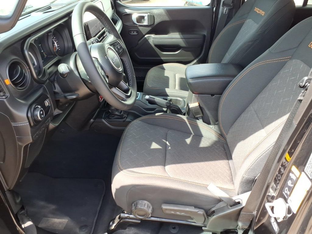 Used 2026 Jeep Gladiator Mojave AWD/4WD image 13