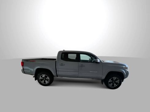 Used 2019 Toyota Tacoma TRD Sport AWD/4WD image 9