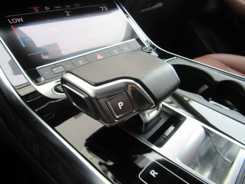 Used 2022 Audi Q8 Premium image 49