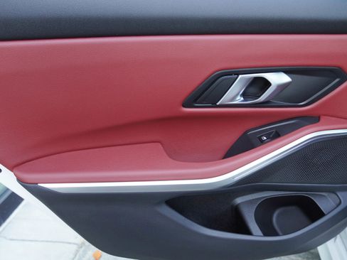 Certified 2025 BMW 330i Sedan RWD image 32