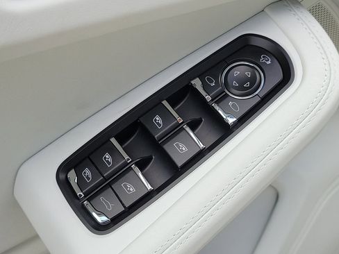 New 2026 Porsche Macan image 27