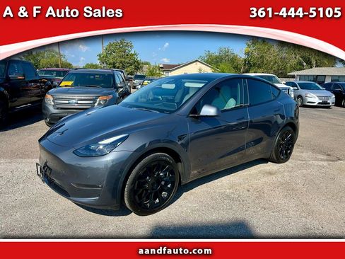 Used 2022 Tesla Model Y Long Range image 1