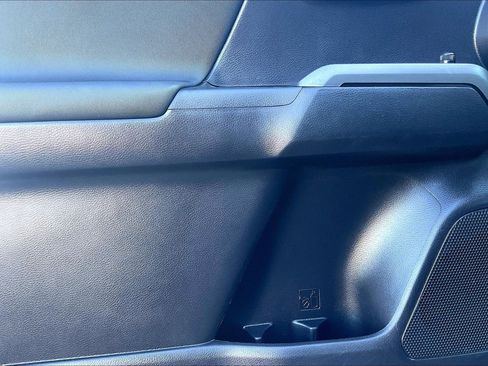 Used 2021 Toyota Tacoma TRD Off-Road w/ Technology Package image 15