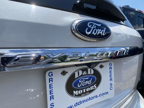 Used 2015 Ford Explorer Limited w/ Equipment Group 301A AWD/4WD image 11