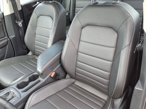 Used 2024 Volkswagen Jetta SE FWD image 17