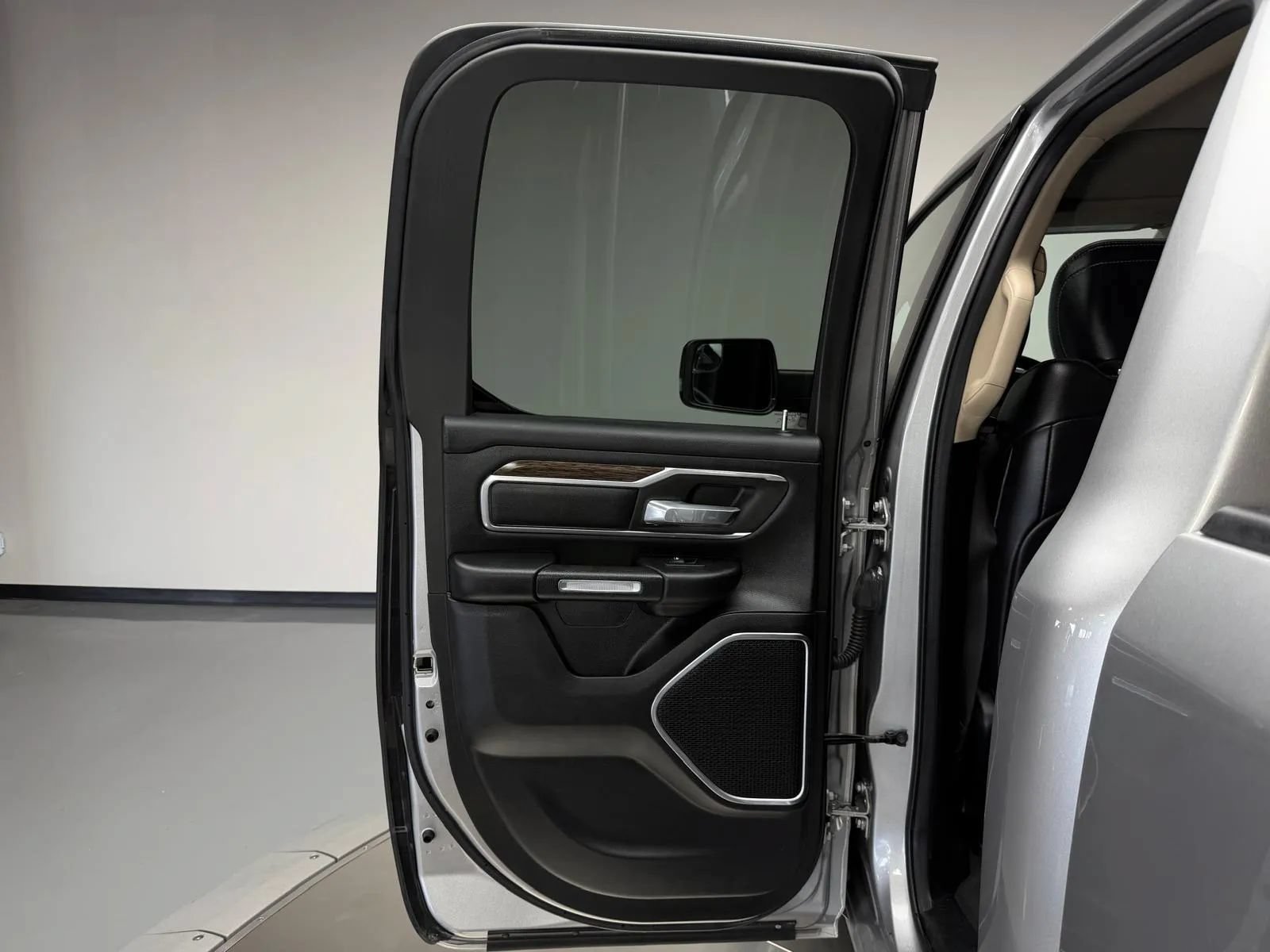 Used 2020 RAM 1500 Laramie AWD/4WD image 15