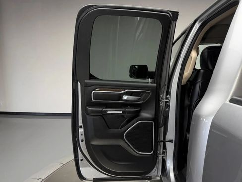 Used 2020 RAM 1500 Laramie AWD/4WD image 15