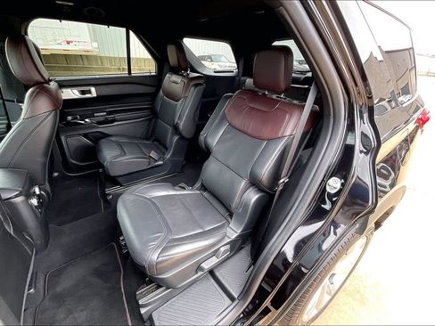 Used 2023 Ford Explorer Platinum w/ Technology Package AWD/4WD image 26