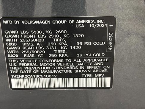 Used 2025 Volkswagen Atlas SE image 39