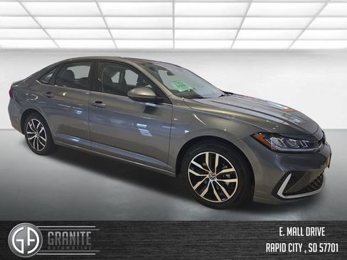 Used 2025 Volkswagen Jetta SE FWD image 7