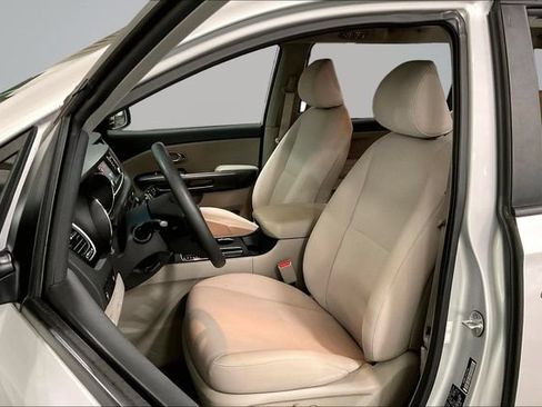Used 2019 Kia Sedona LX FWD image 25