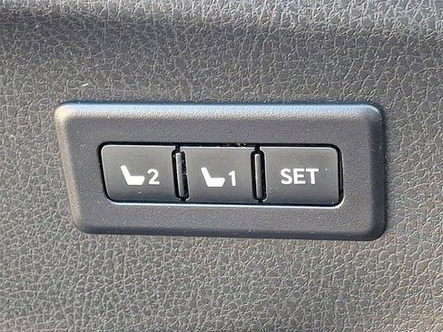 Used 2018 Toyota RAV4 Limited image 28