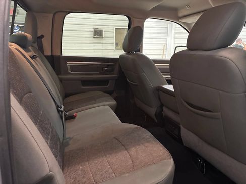 Used 2018 RAM 1500 SLT AWD/4WD image 31