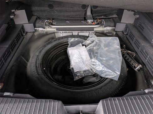 Used 2023 Nissan Rogue S image 10