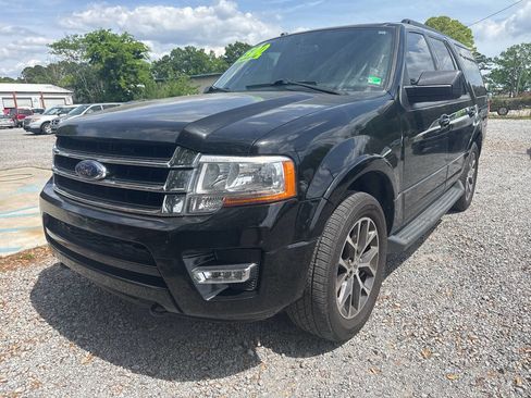 Used 2017 Ford Expedition XLT w/ Equipment Group 202A image 3
