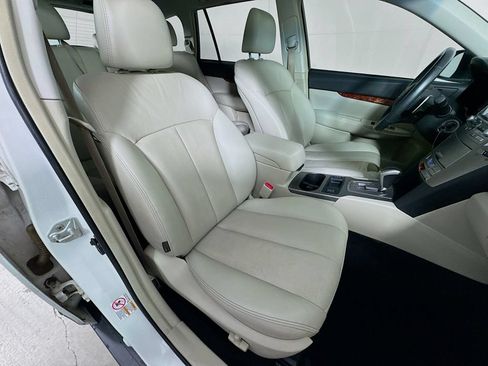Used 2010 Subaru Outback 2.5i Limited AWD/4WD image 32