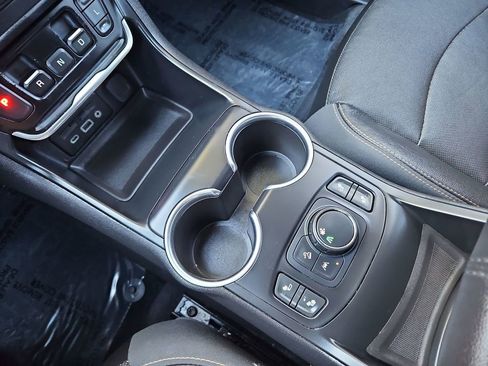 Used 2020 GMC Terrain SLT w/ Preferred Package image 21