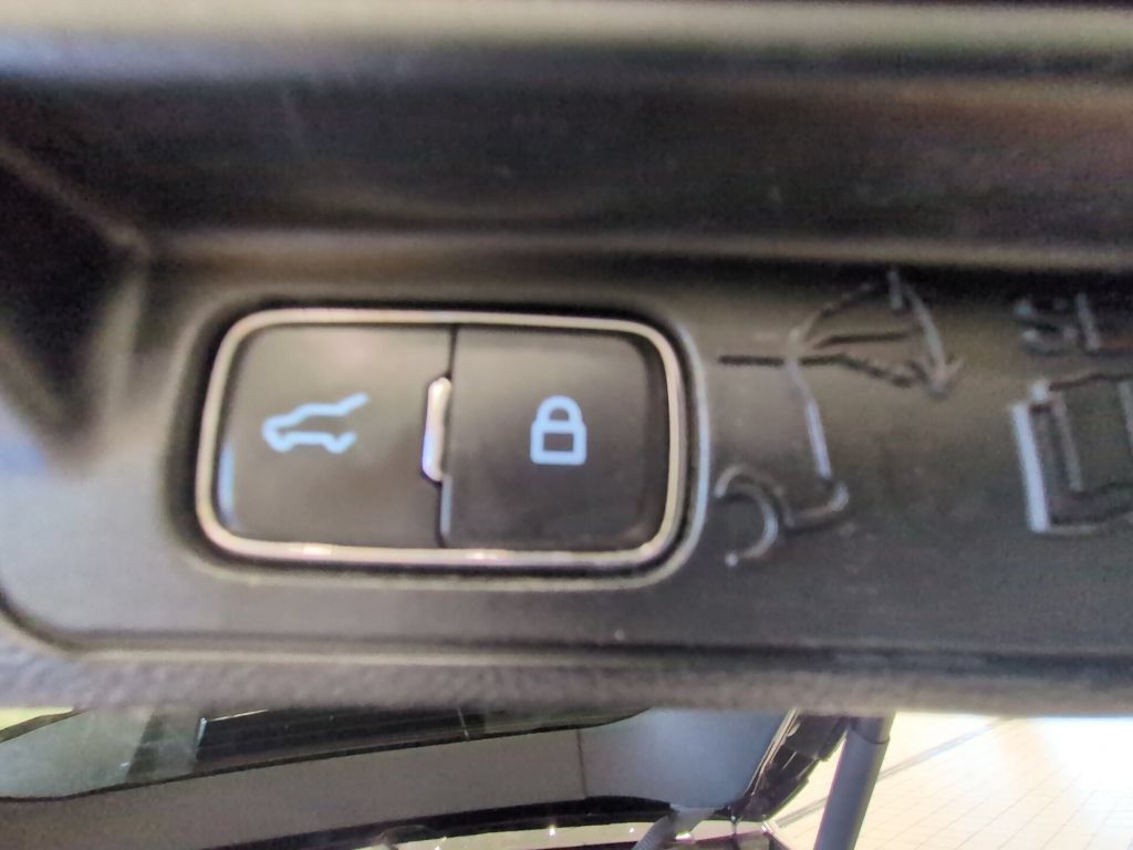 Used 2024 Ford Explorer XLT w/ Equipment Group 202A RWD image 29