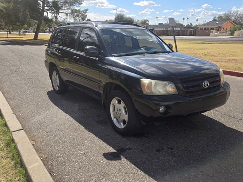 Used 2006 Toyota Highlander 4WD V6 w/ 3rd Row image 2