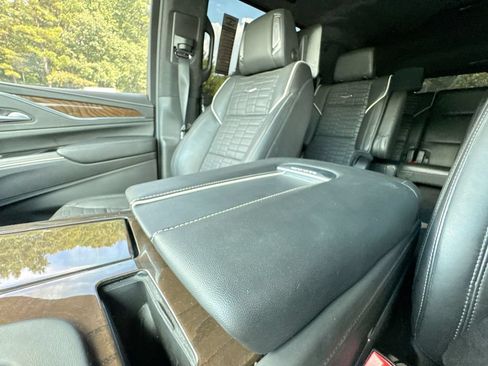 Used 2024 Cadillac Escalade ESV Sport Platinum AWD/4WD image 24