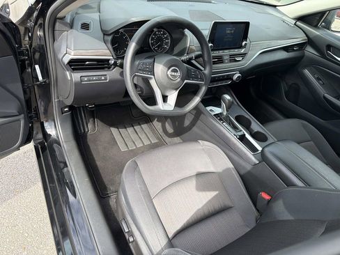 Used 2025 Nissan Altima 2.5 SV FWD image 18