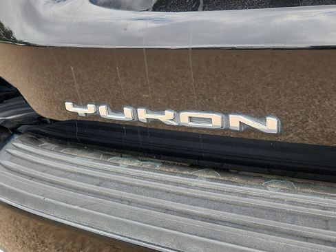 Used 2021 GMC Yukon Denali AWD/4WD image 8
