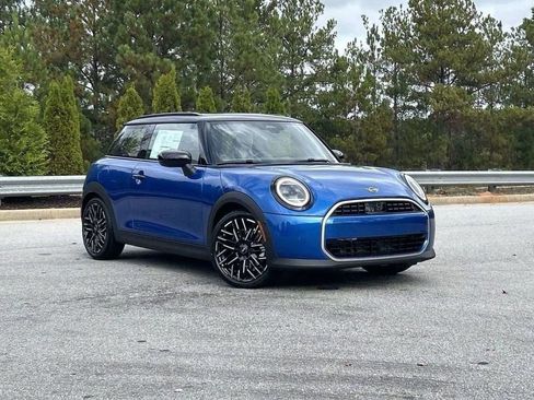 Used 2025 MINI Cooper 2-Door Hardtop image 2