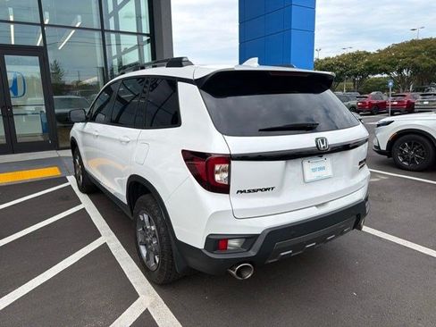 Used 2024 Honda Passport TrailSport image 11