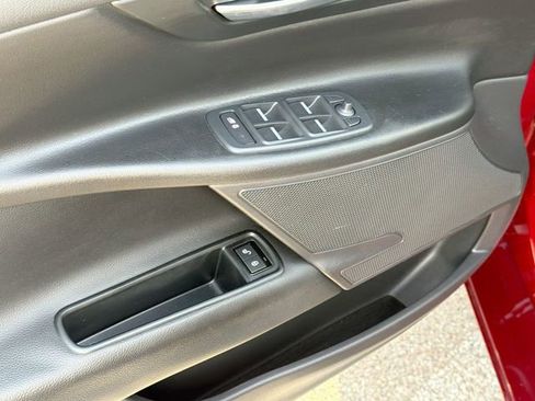 Used 2017 Jaguar XE image 22